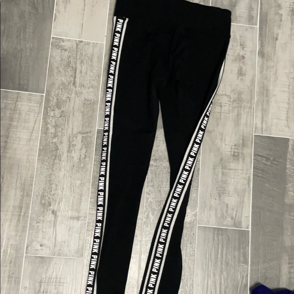 VS PINK YOGA legging in black. size small/petite